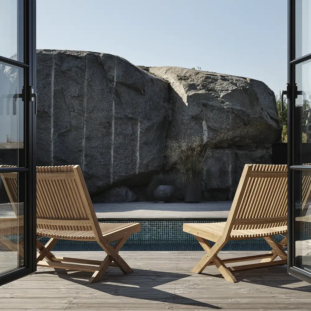 Julita teak lounge armchair