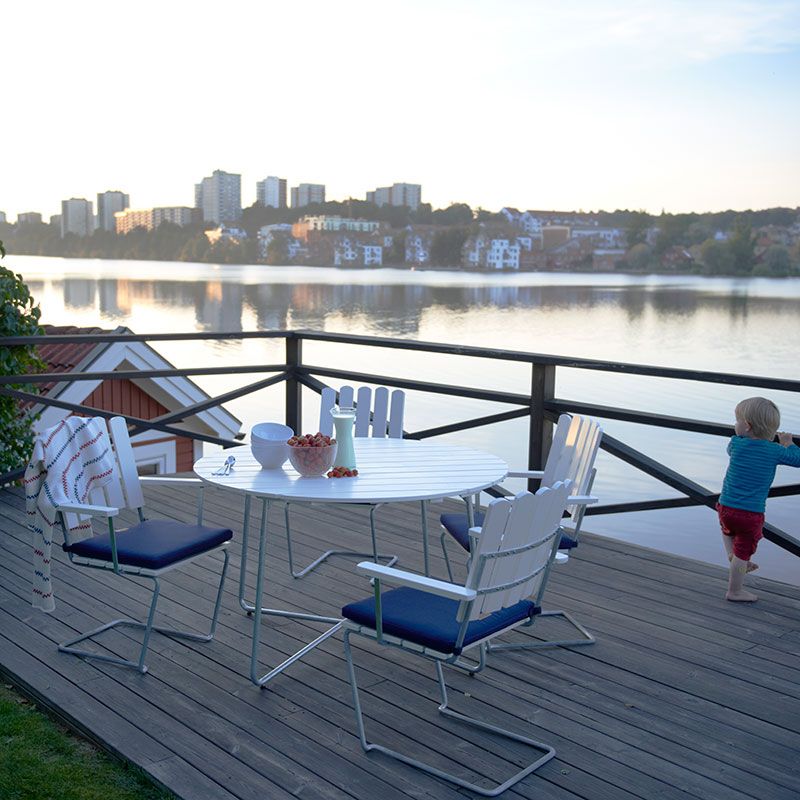 Table 9A 100 White lacquered Oak / Hot dip galvanised Frame