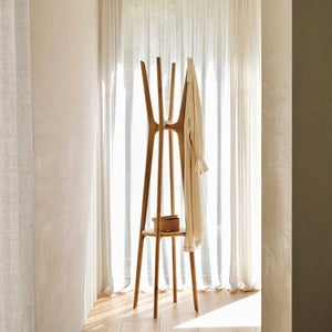 PI Coat hanger Oak