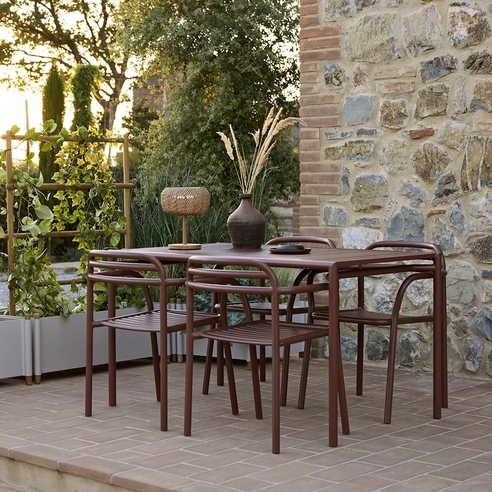 Bliss Dining table 133x81 cm Desert red