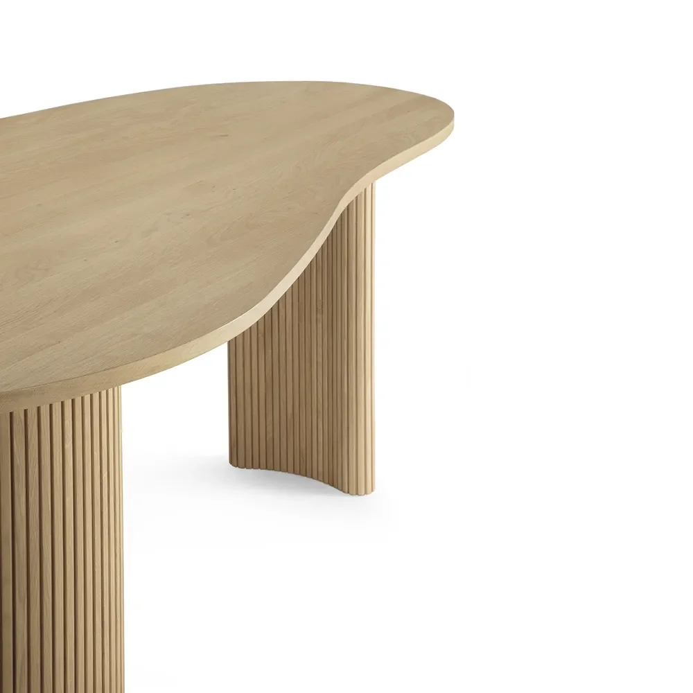 Desk in Lacquered Oak Boomerang 200x100 cm