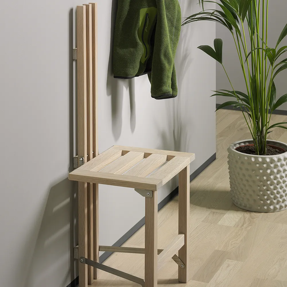 Nadja Wall Chair Black Stained Oak