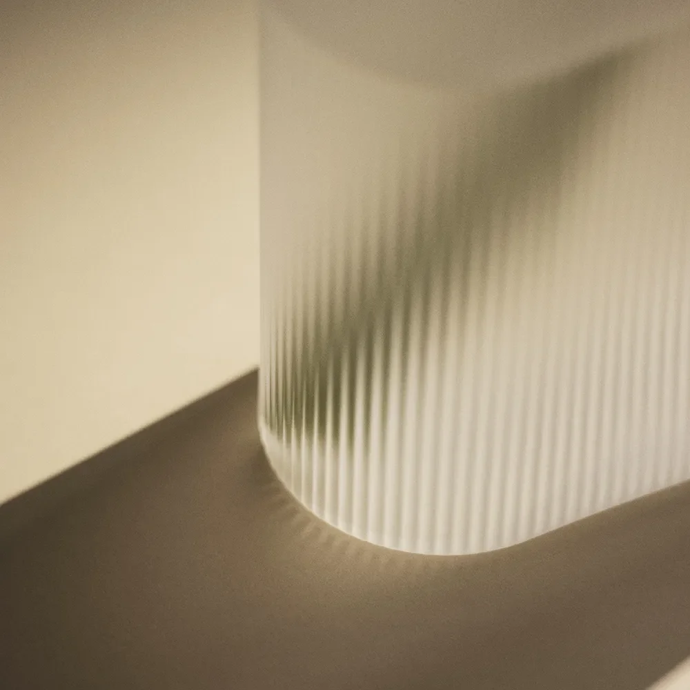 Ridge Vase H: 16,5 cm White Frosted