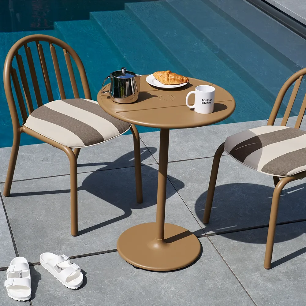 Fred'S Bistro Table Mochaccino