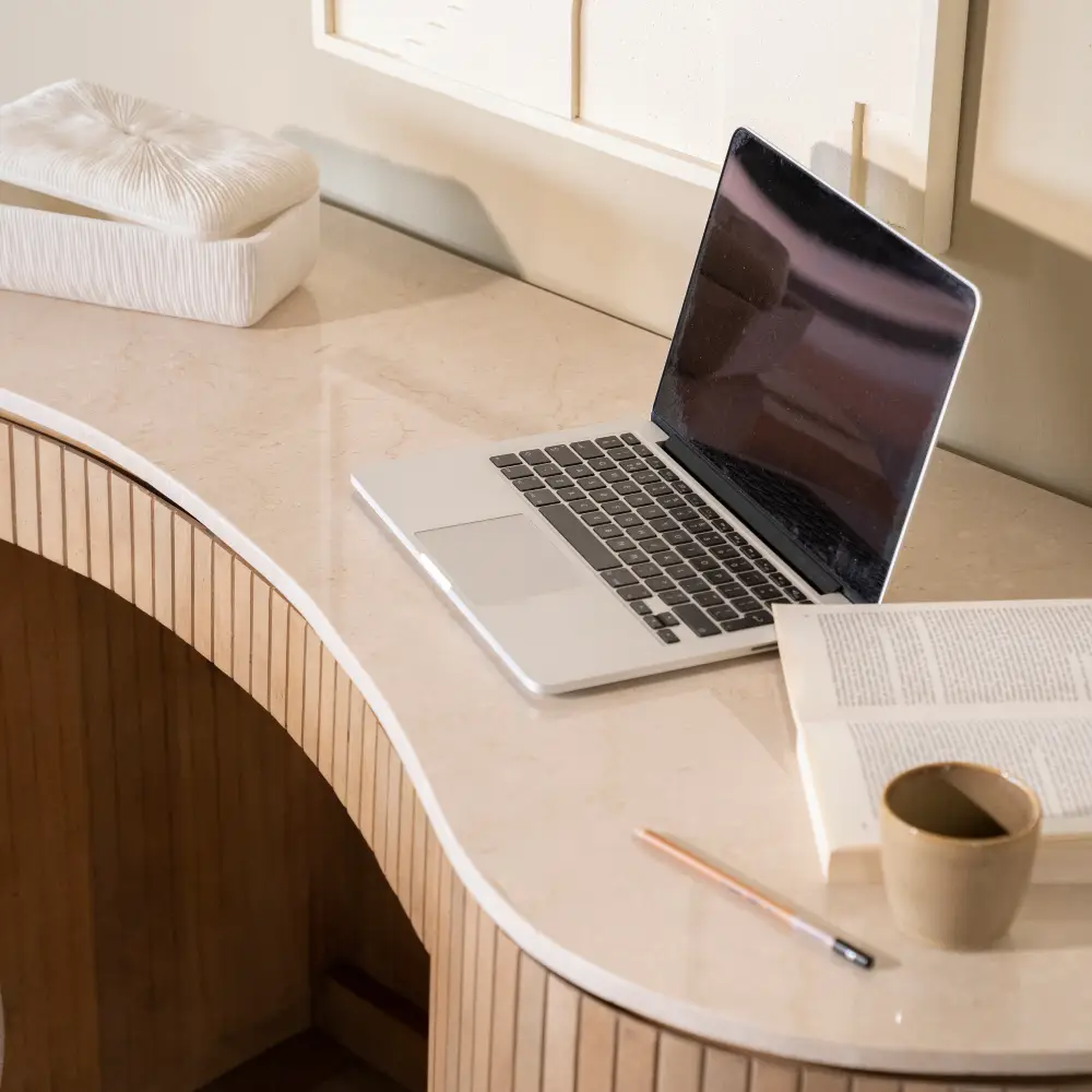 Kira Desk