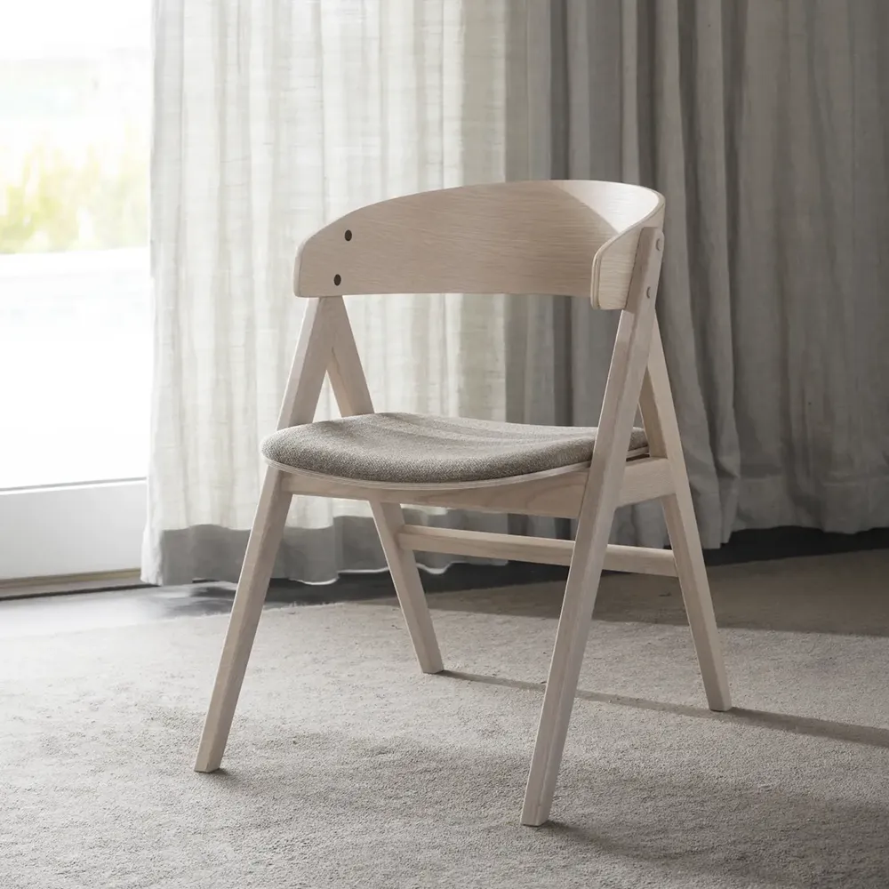 Waterton dining chair with armrests white pigmented oak/brown fabric