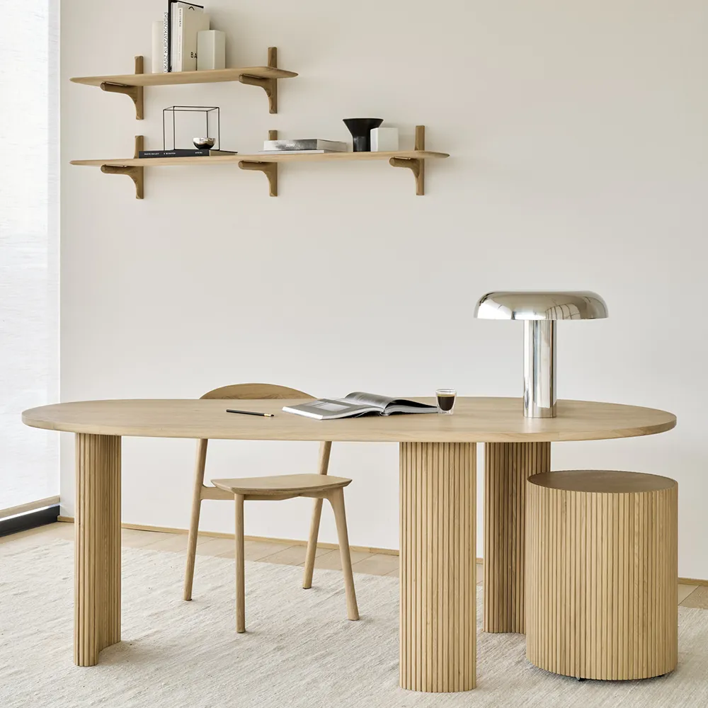 Desk in Lacquered Oak Boomerang 200x100 cm