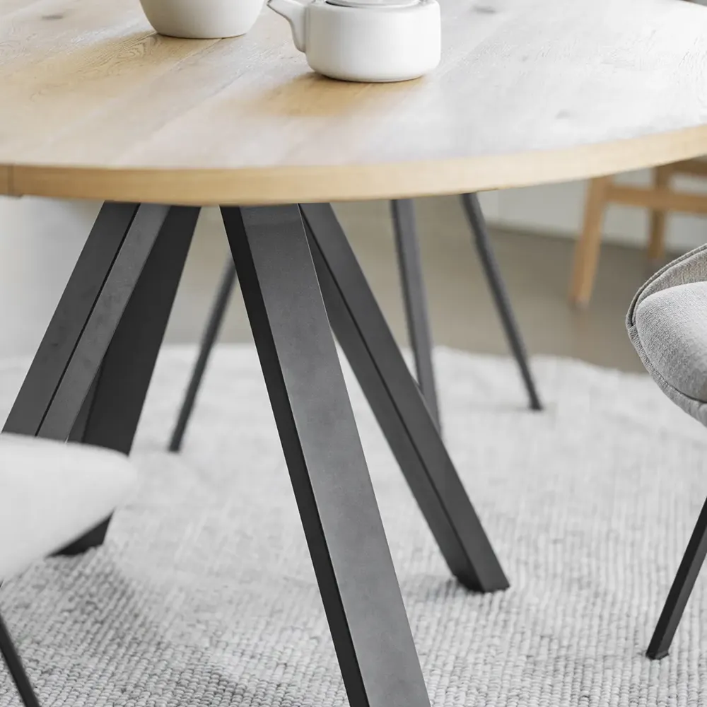 Maddock dining table Ø135 cm oak