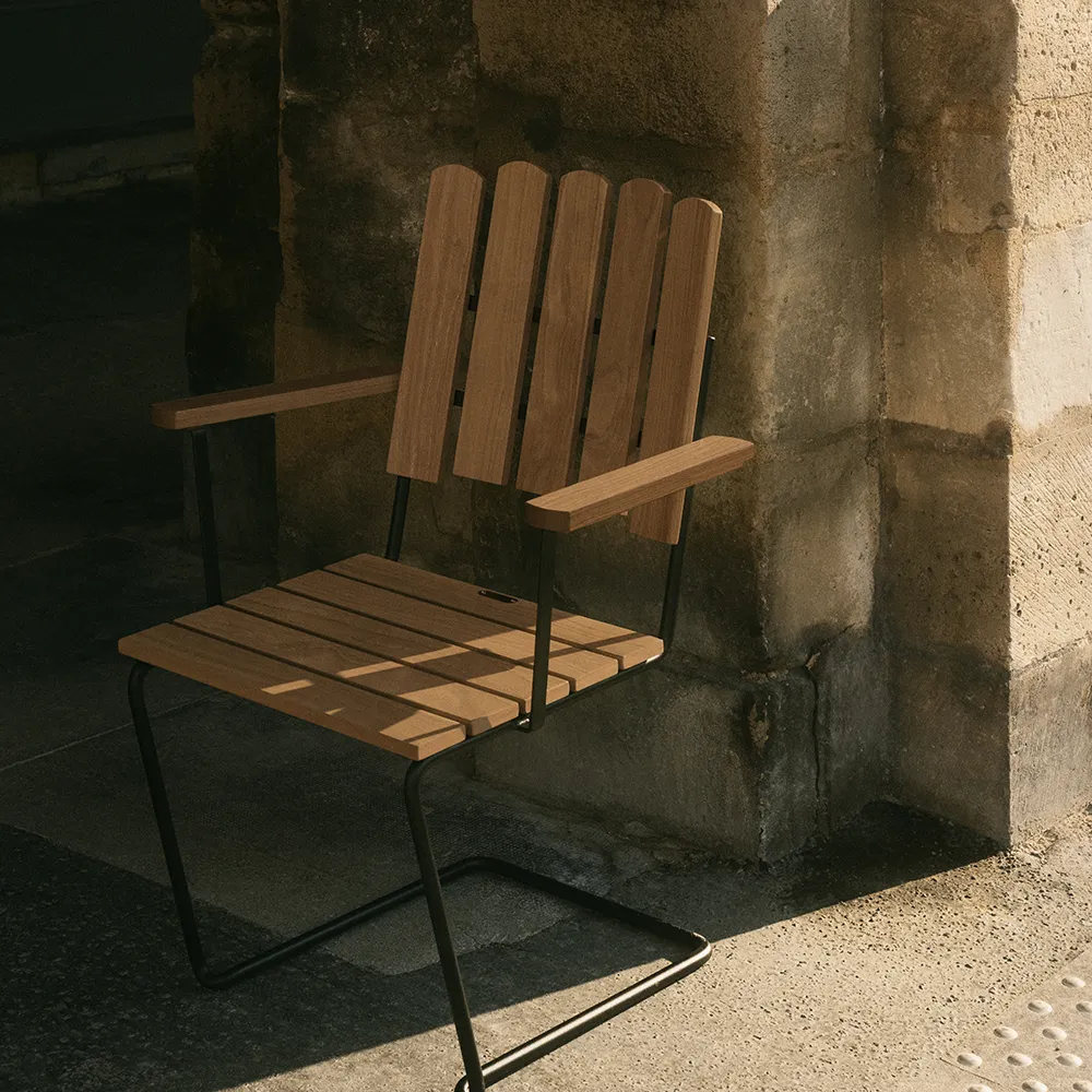 A2 Armchair Oiled Oak / Black Frame