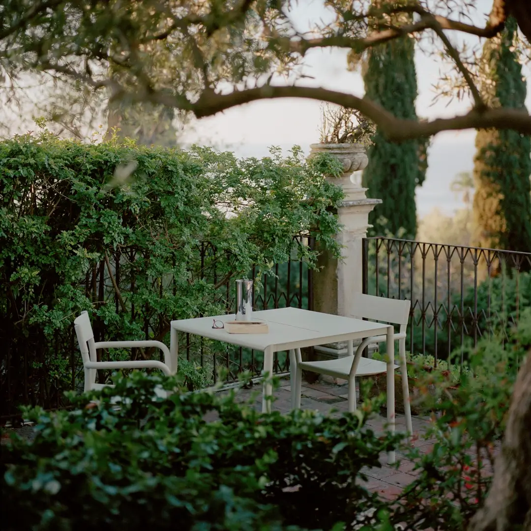 May Outdoor Table 85x85 Light Grey