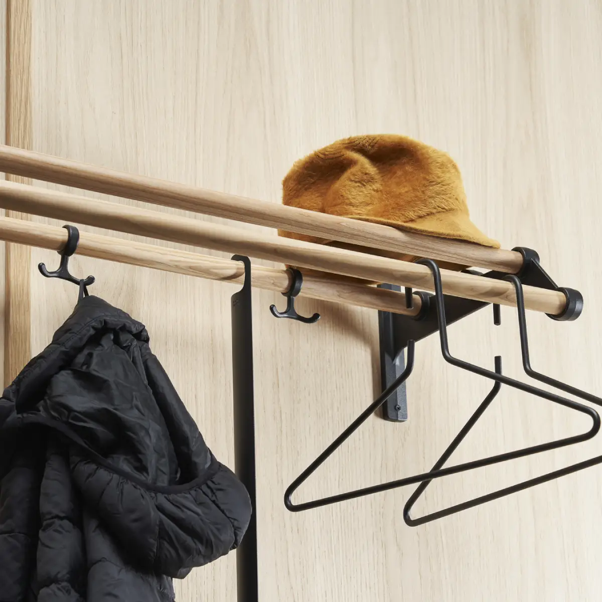 Nostalgi 291 Hat shelf Ash Aluminium