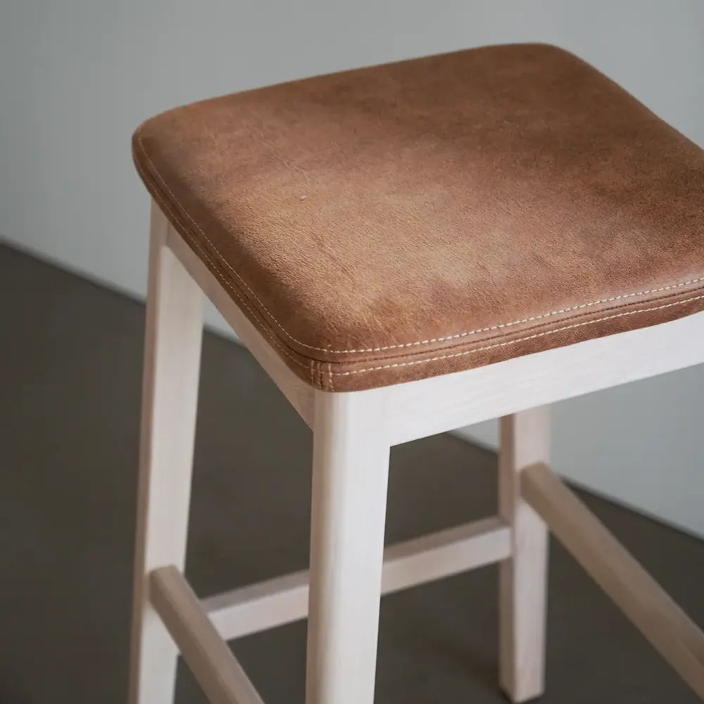 Livermore bar stool white pigmented oak/leather