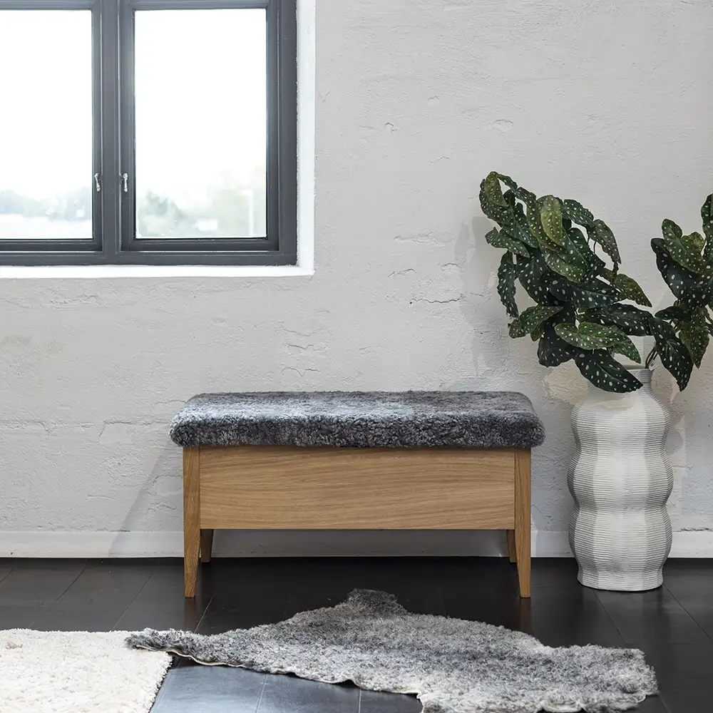 Klinte bench 90 cm oak genuine sheepskin