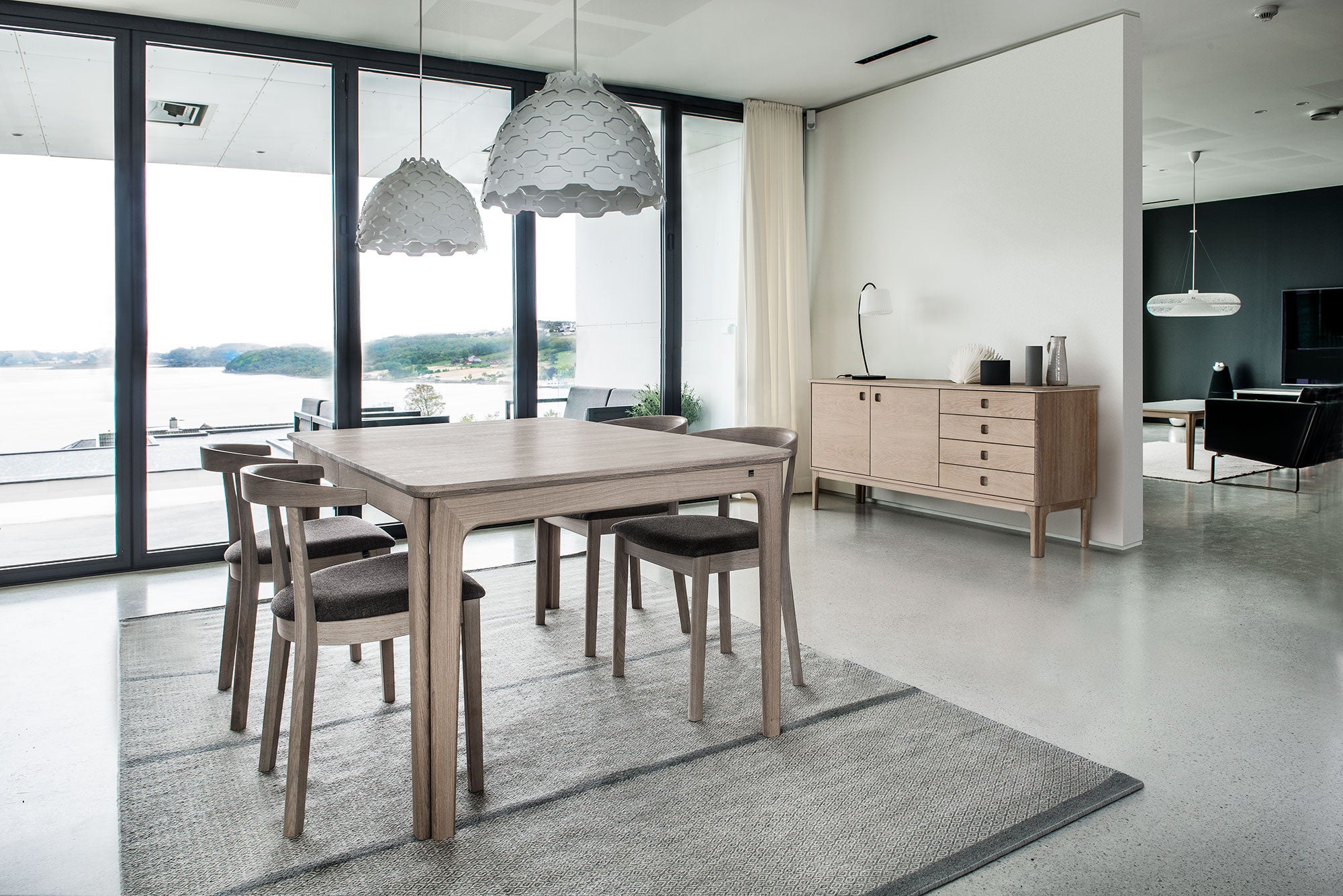 Sm26 Table Walnut Lacquer 155-308/359X101X74cm