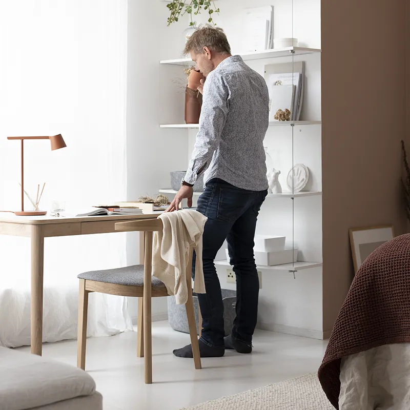 Sm131 Desk Oak Lacquer 115X55X74cm