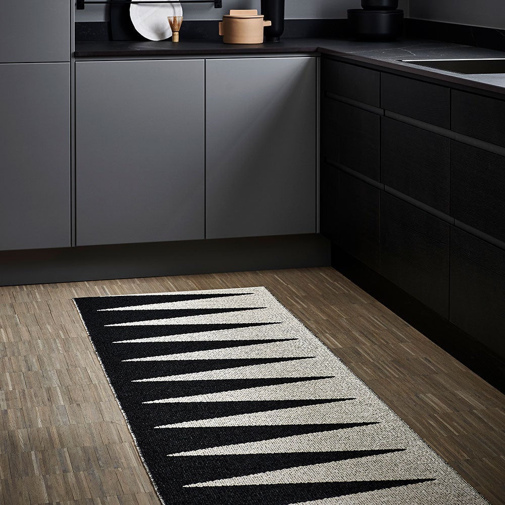 Vivi Carpet 70x150 cm black / vanilla