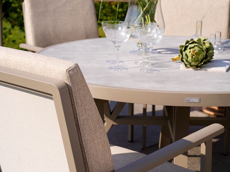 Samvaro dining table 140 cm white / grey