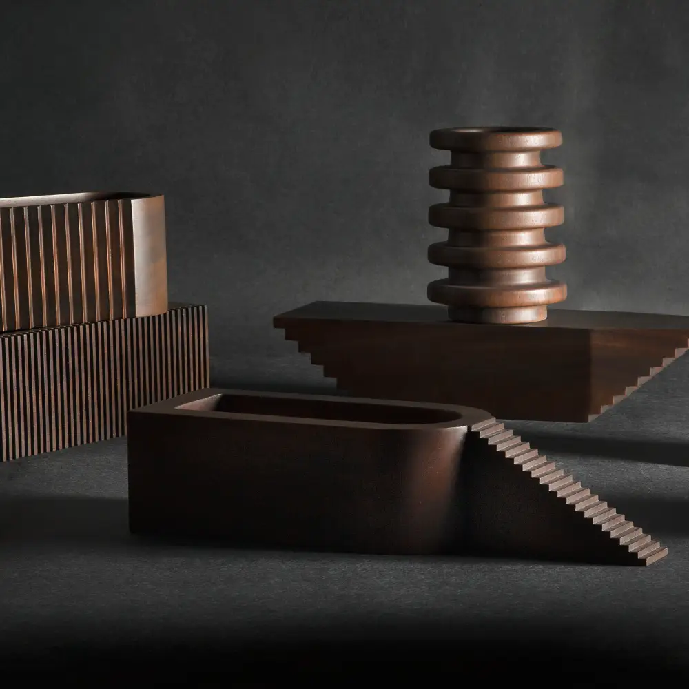 Pisa wooden sculpture