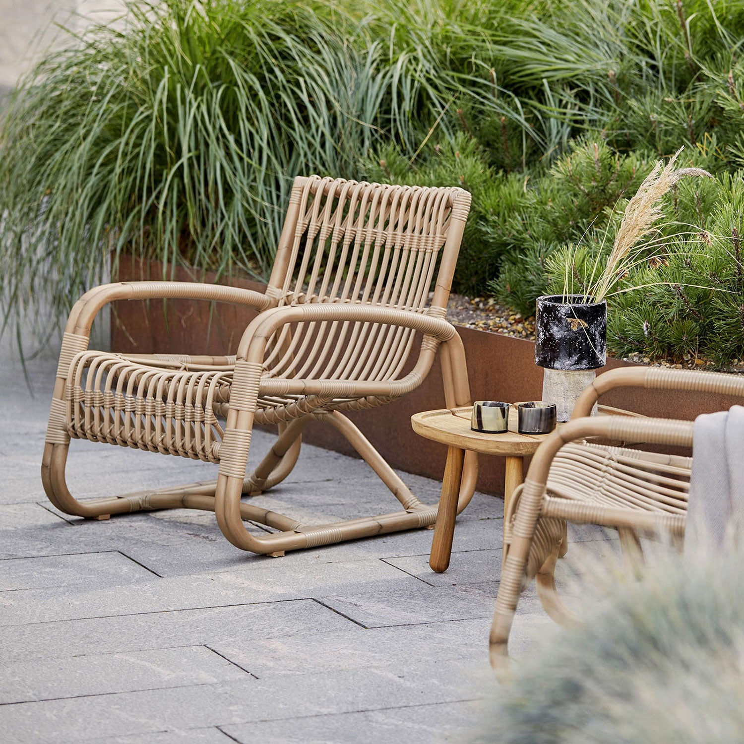 Curve lounge chair outdoor Natural