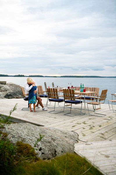 L105 Teak relief table