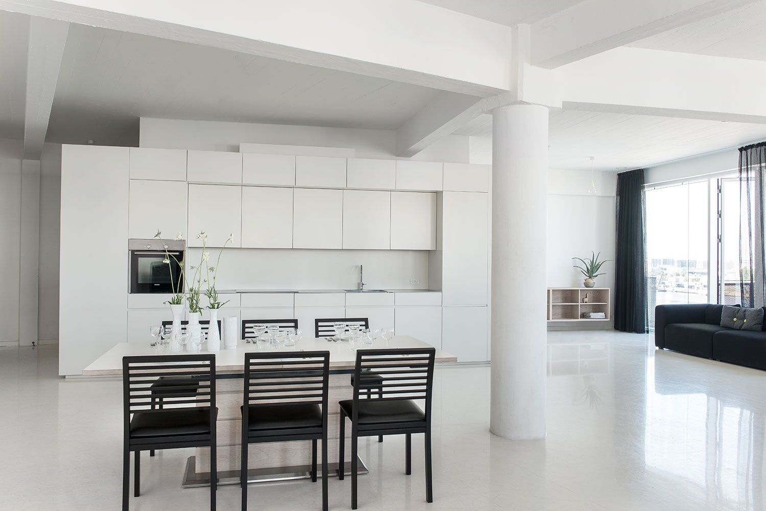 Sm30 Dining Table 100X200-280 cm Oiled Walnut / Black Laminate