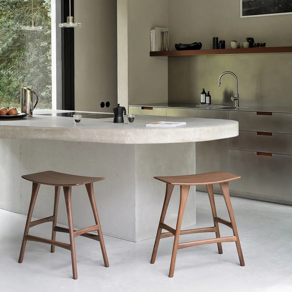 Osso Bar stool low Brown varnished teak