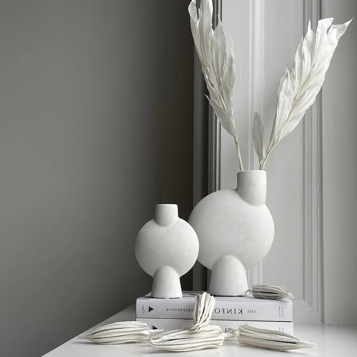 Hand-painted Vase Sphere Bubl Mini Bone White H19 cm