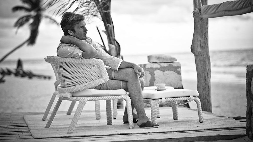 Seashell lounge chair white