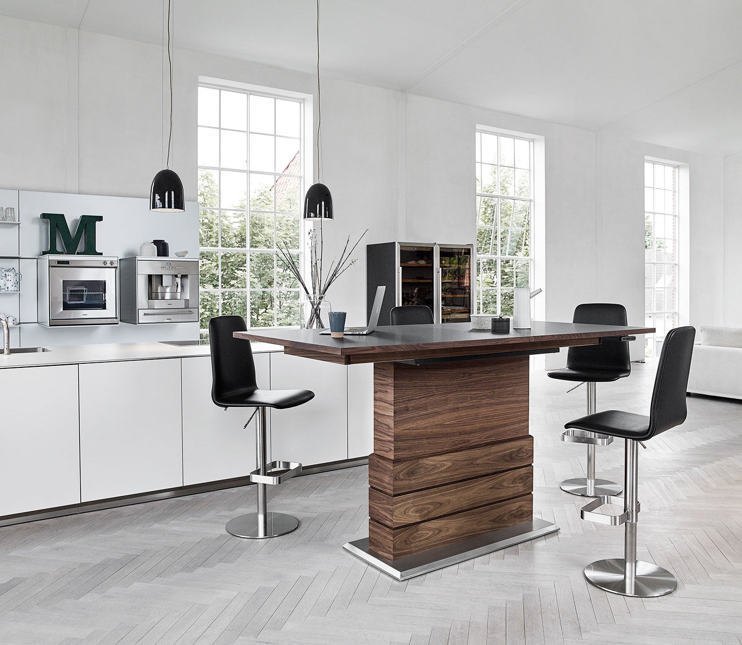 Sm30 Dining Table 100X200-280 cm Oiled Walnut / Black Laminate