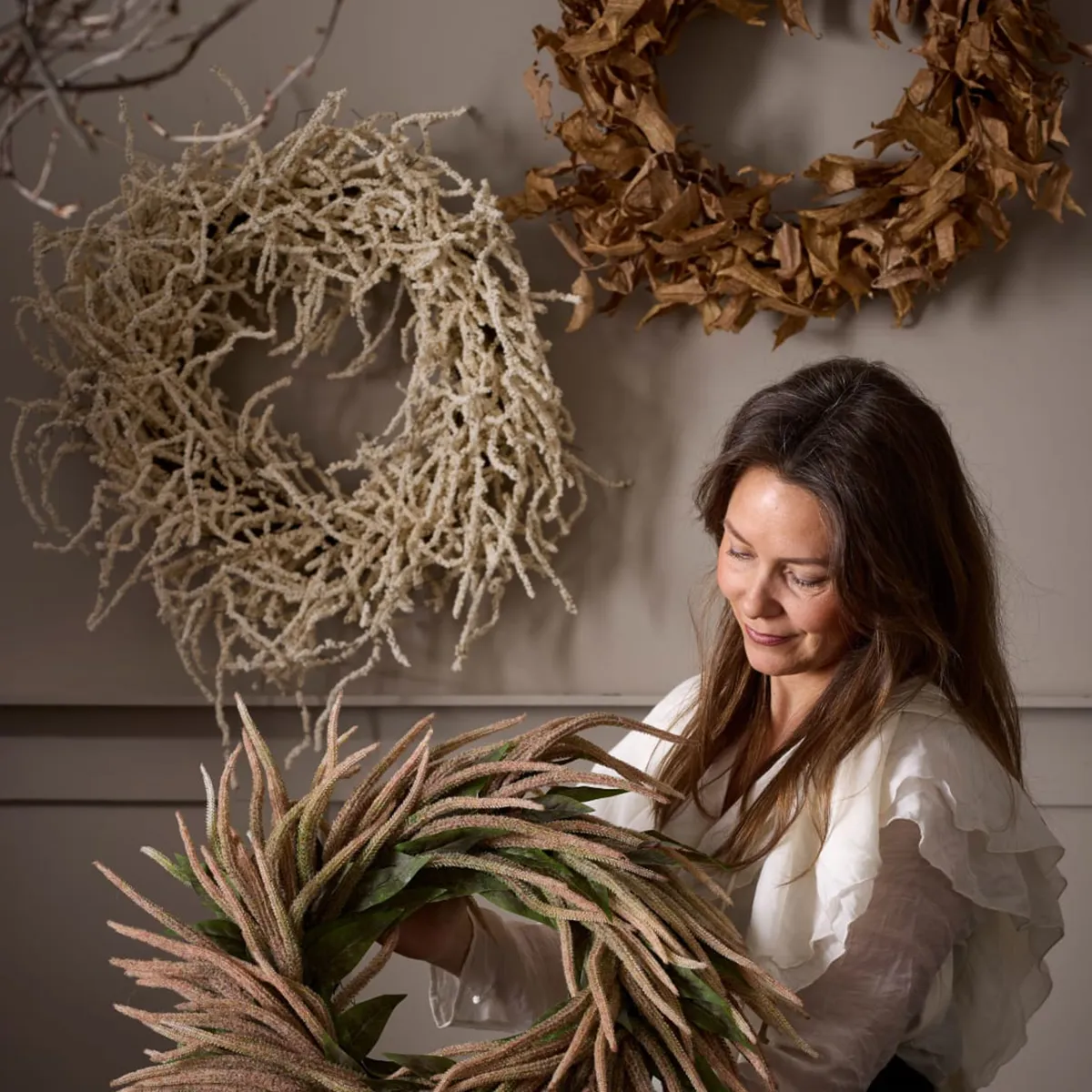 Berry wreath Ø60 cm white