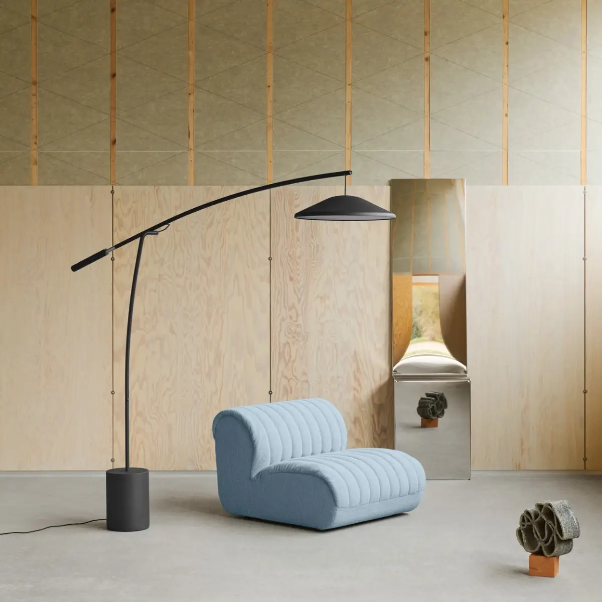 Contra Floor Lamp – Black