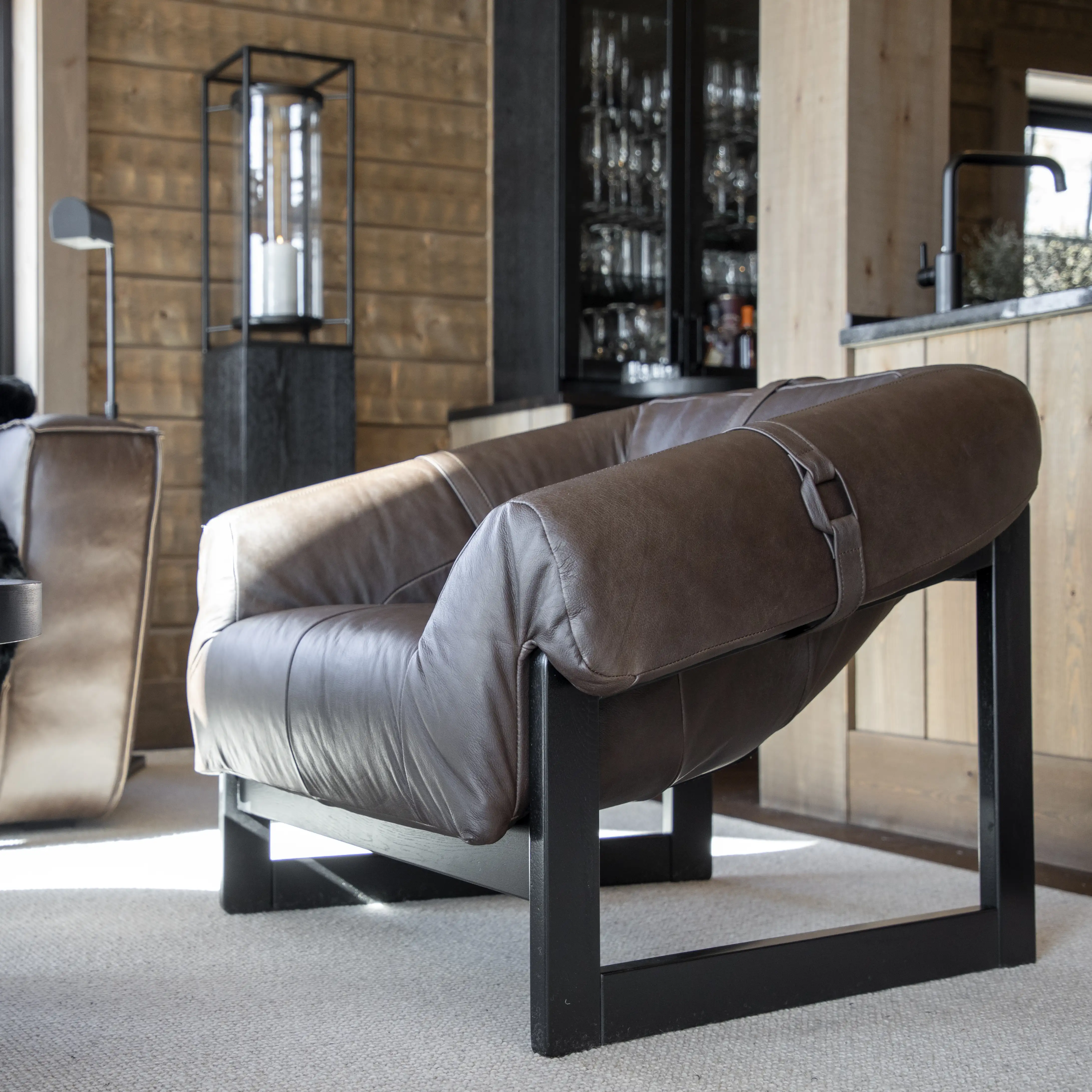 Lounge armchair Lee brown