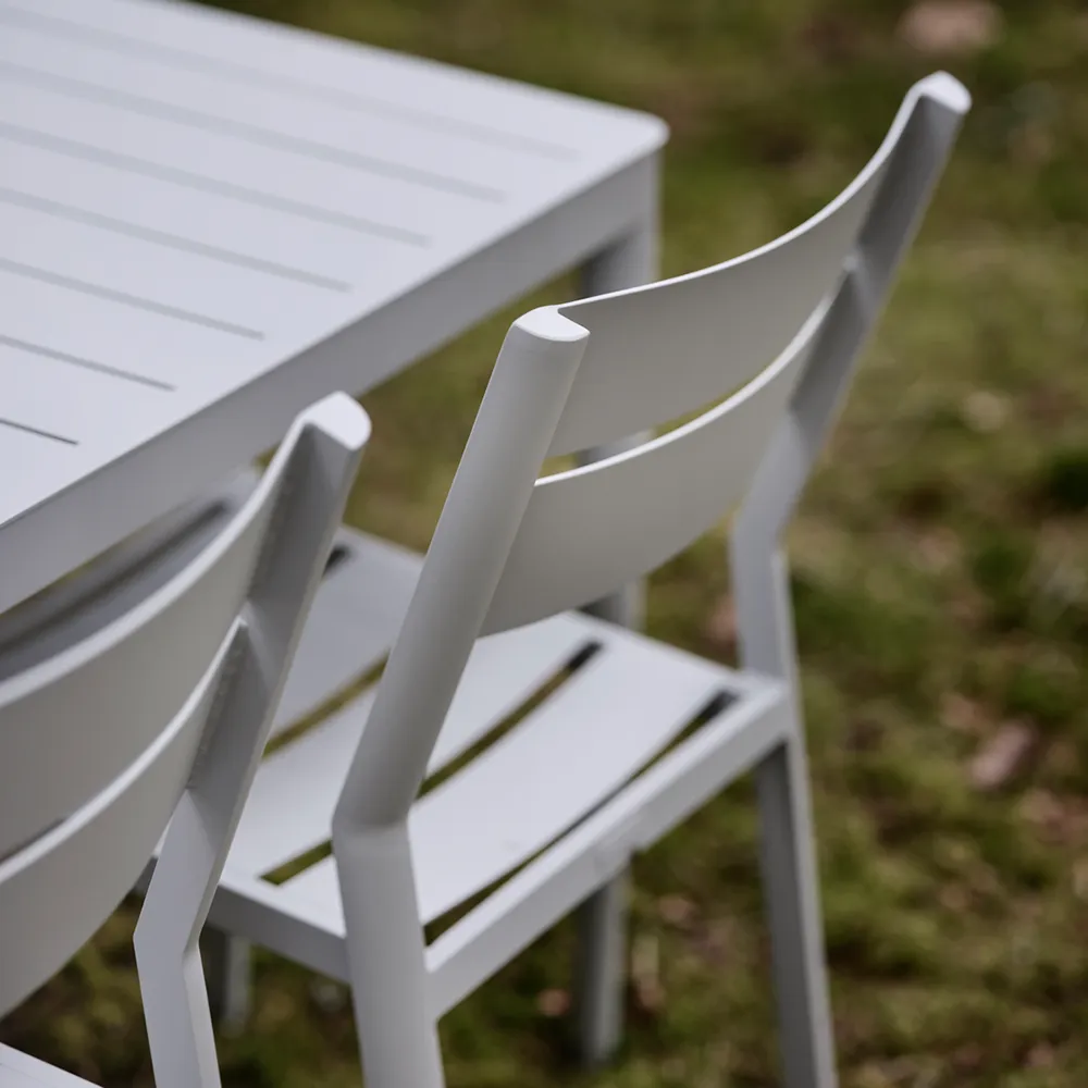 Bigby/Delia dining set