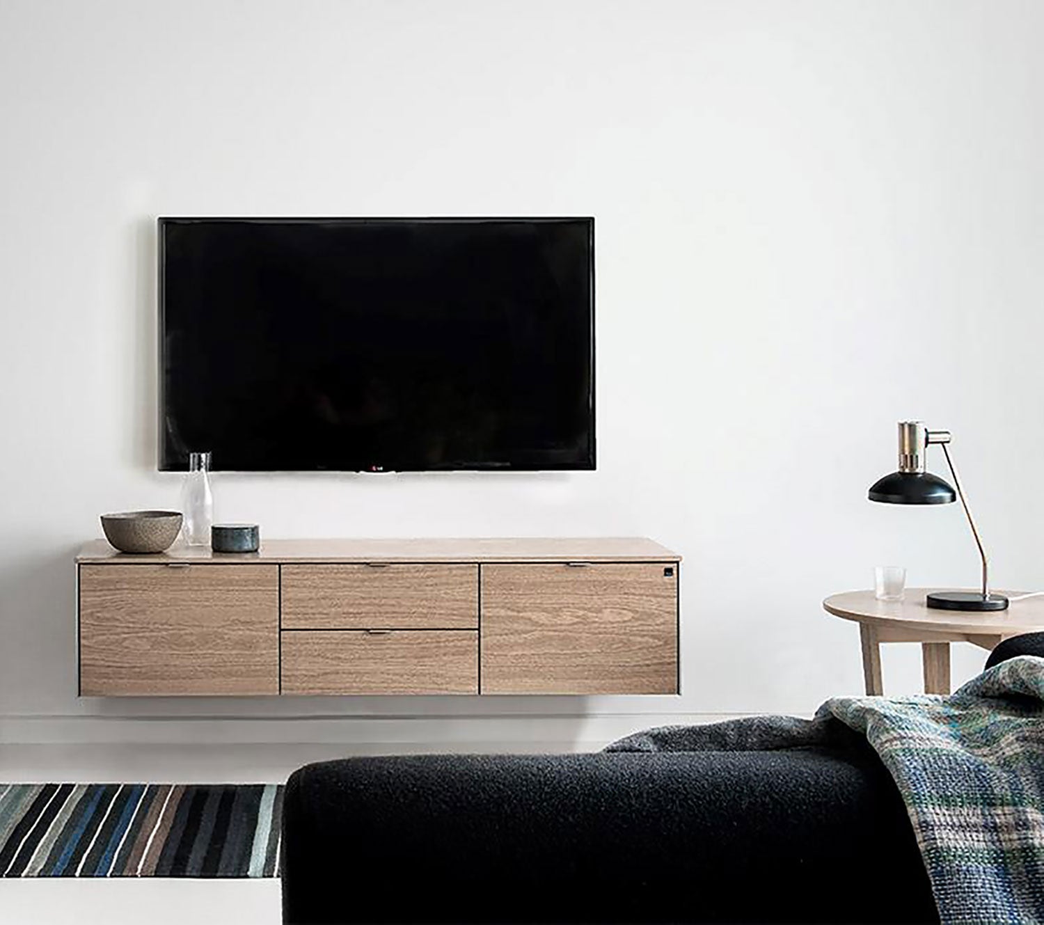 Sm931 TV Bench Black Oak Lacquer 146X44X40cm