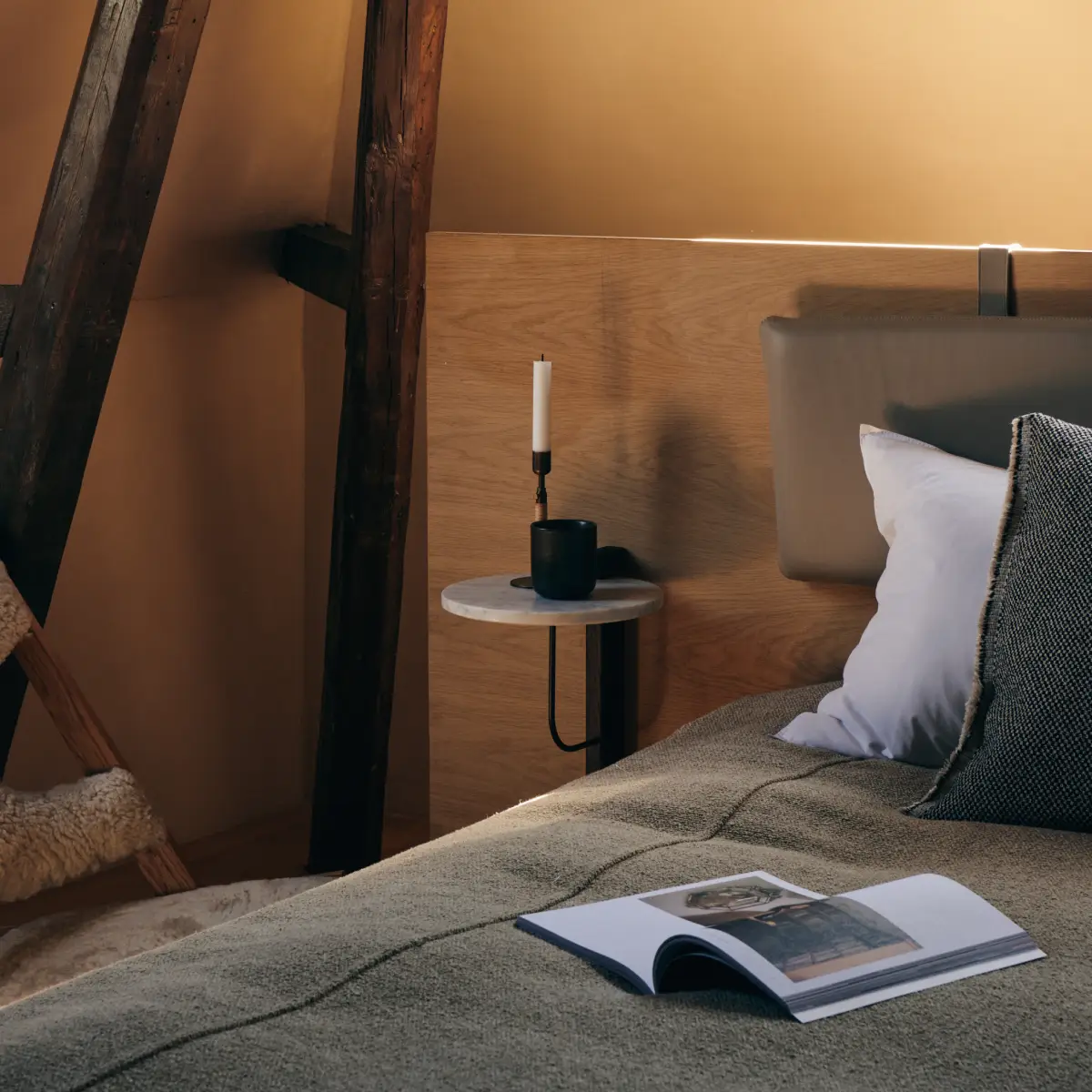 Corbel Round Hylla Marble/Dark Oak