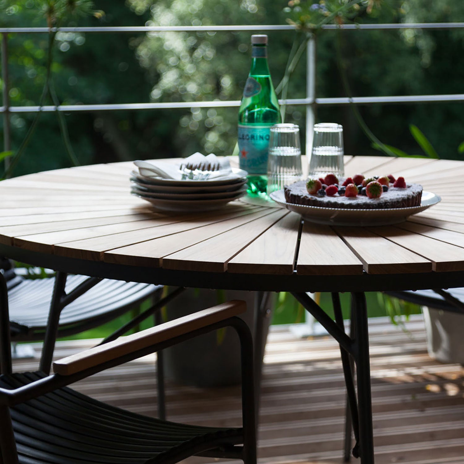 Hard & Ellen garden table 130 cm anthracite/teak