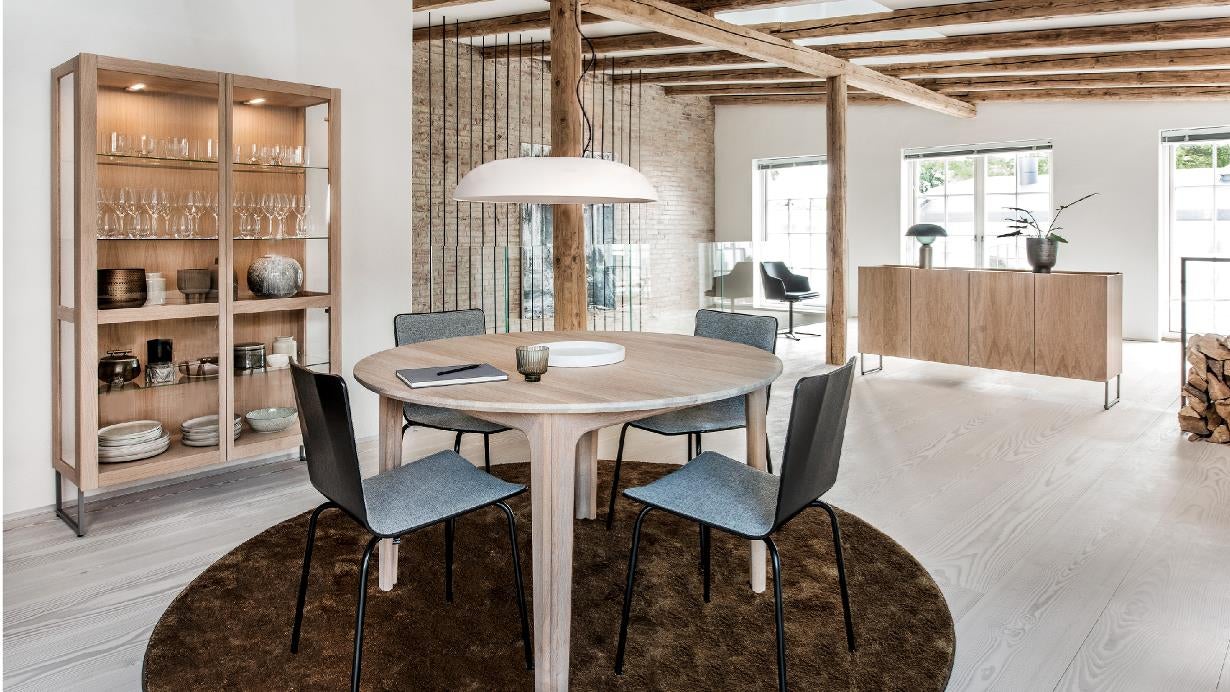 Sm801 dining chair, black steel with leather