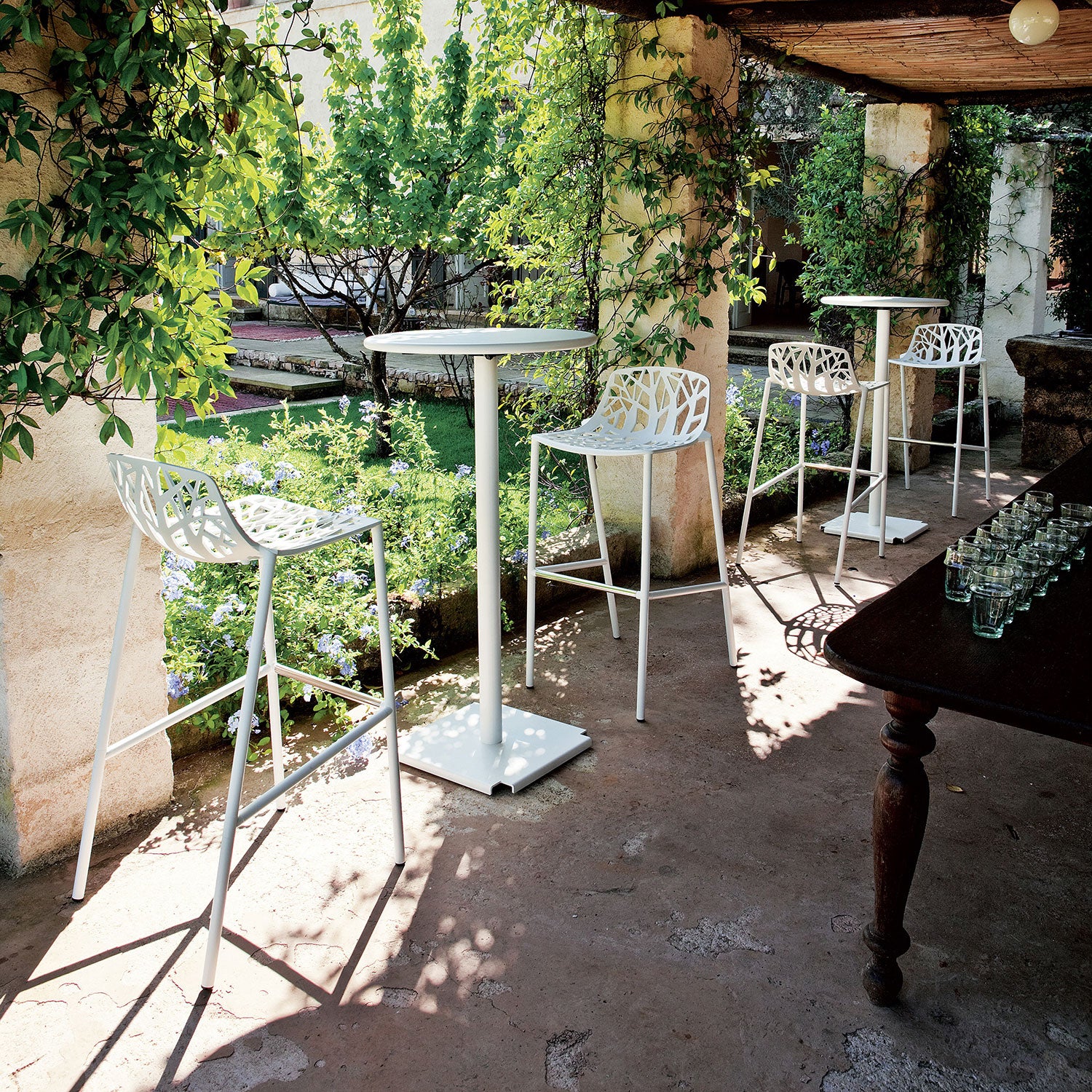 Forest bar stool 65 cm with high back White