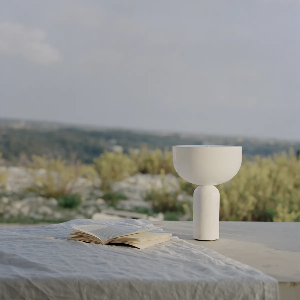 Kizu Portable Table Lamp White Marble