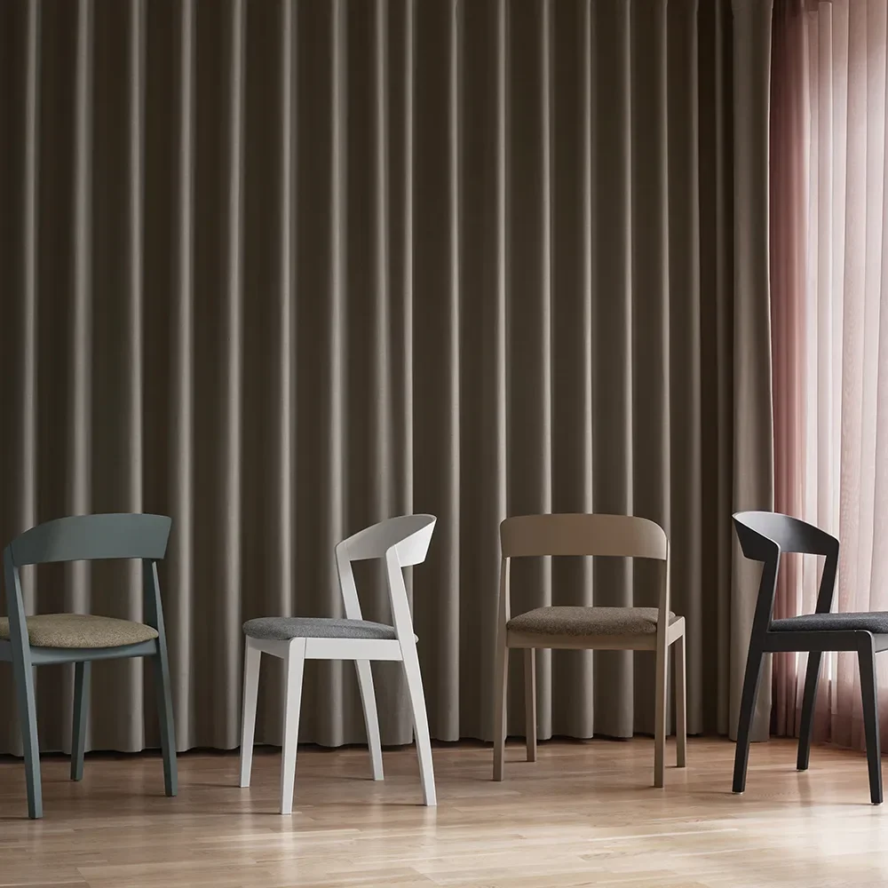 SM825 dining chair Cat 1 Nutmeg lacquered beech