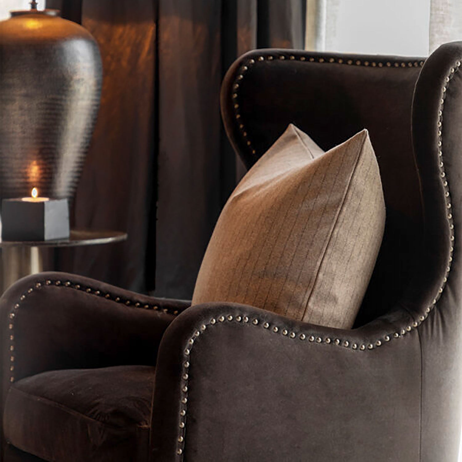 Mischa armchair velvet dark brown