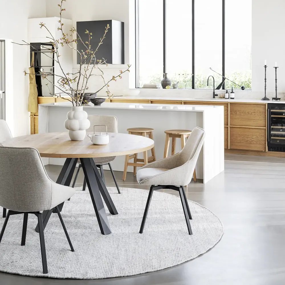 Maddock dining table Ø135 cm oak