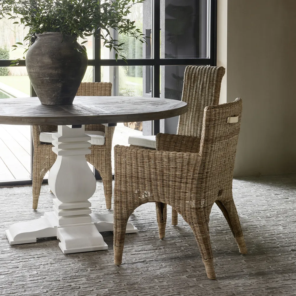 The Hamptons dining chair with armrests