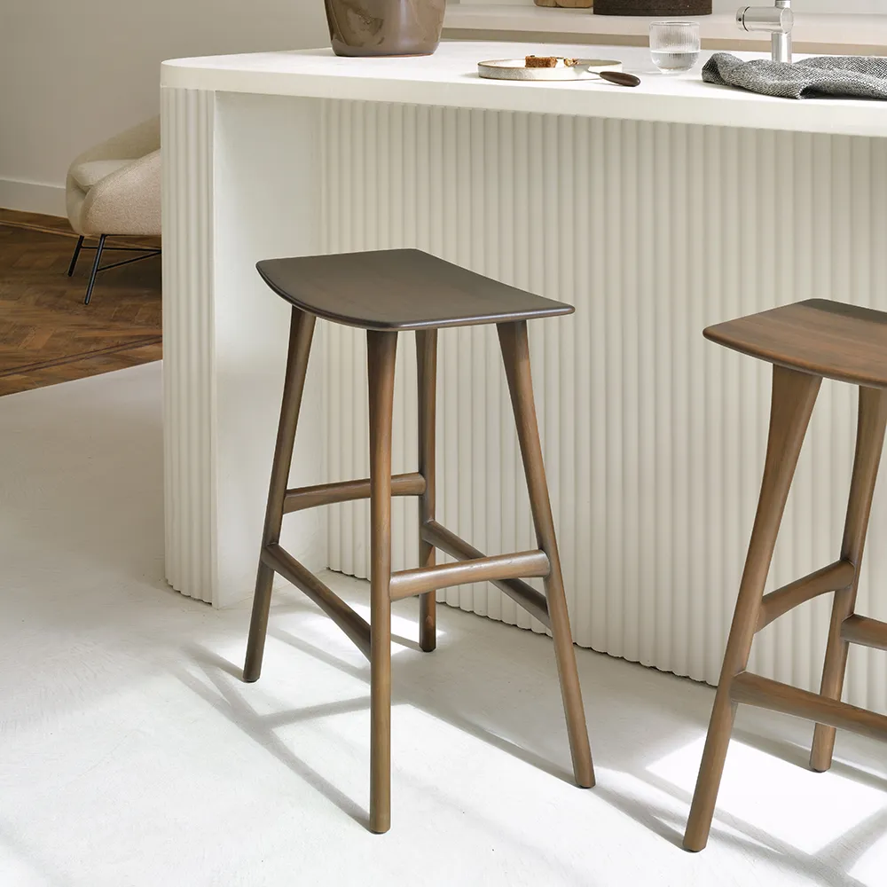 Osso Bar stool low Brown varnished teak