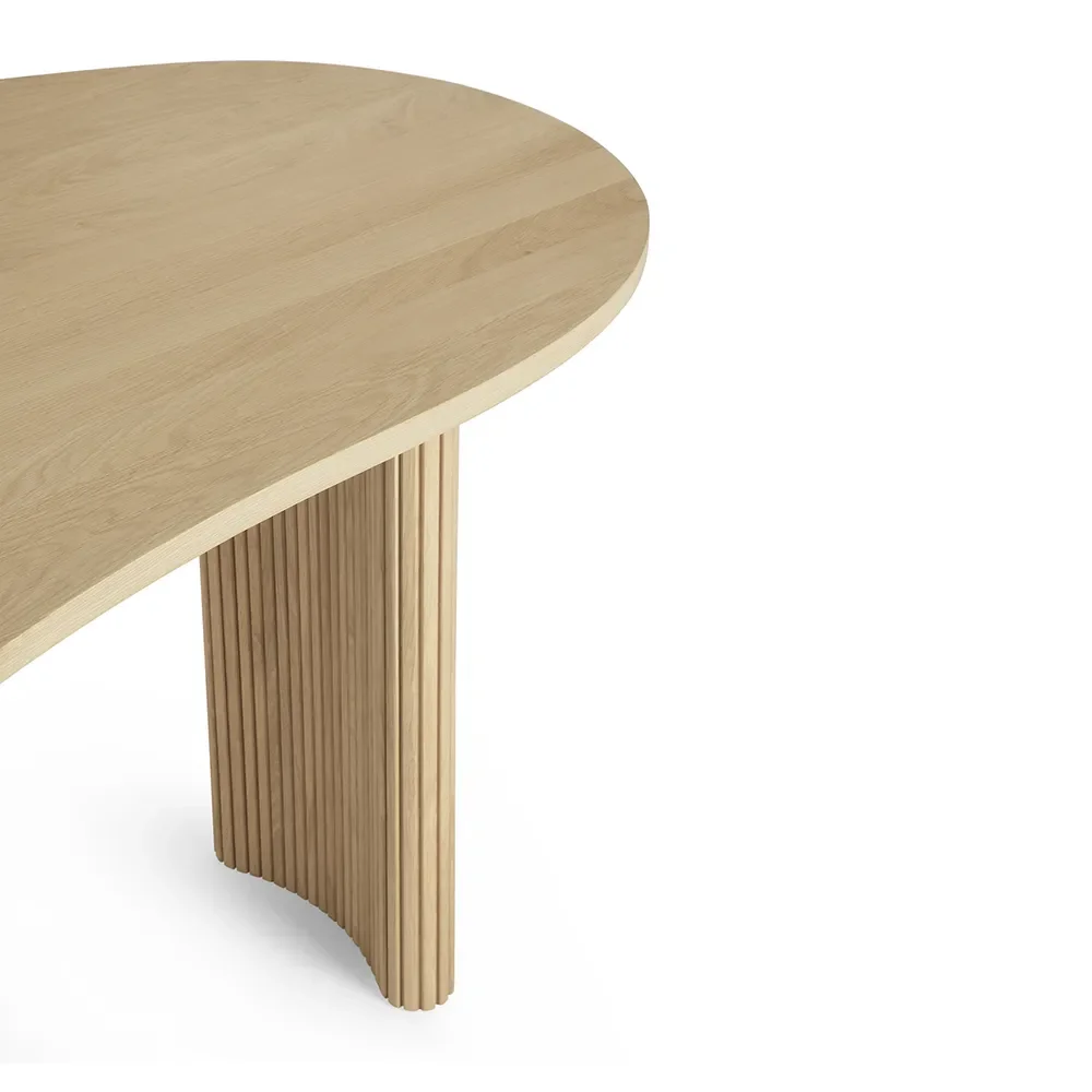 Desk in Lacquered Oak Boomerang 200x100 cm