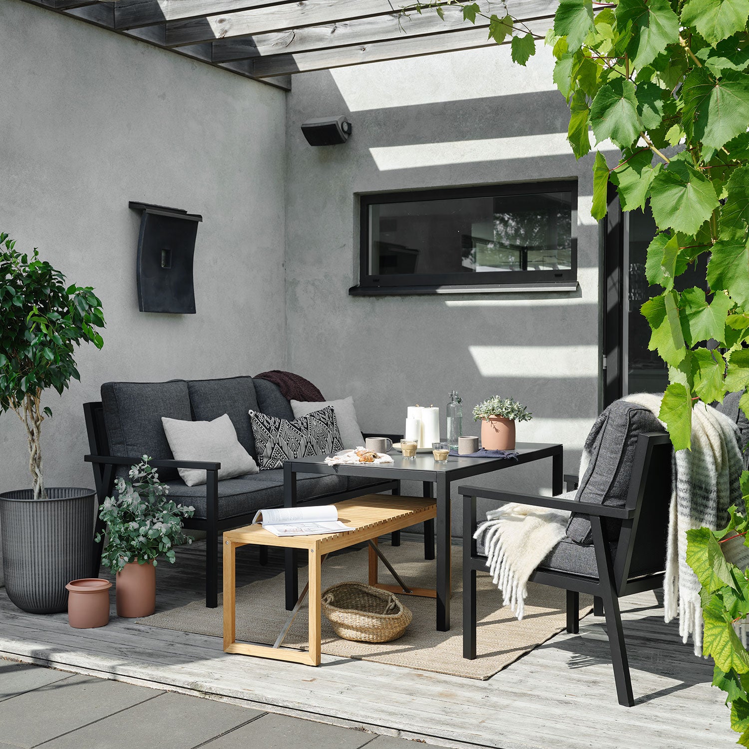 Rana sofa group high black