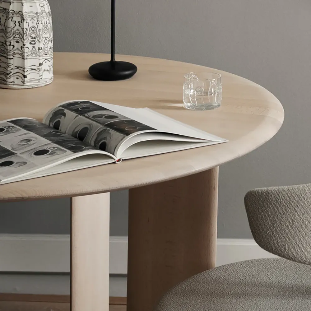 Bevel Dining table Ø117 cm - White Oiled Beech