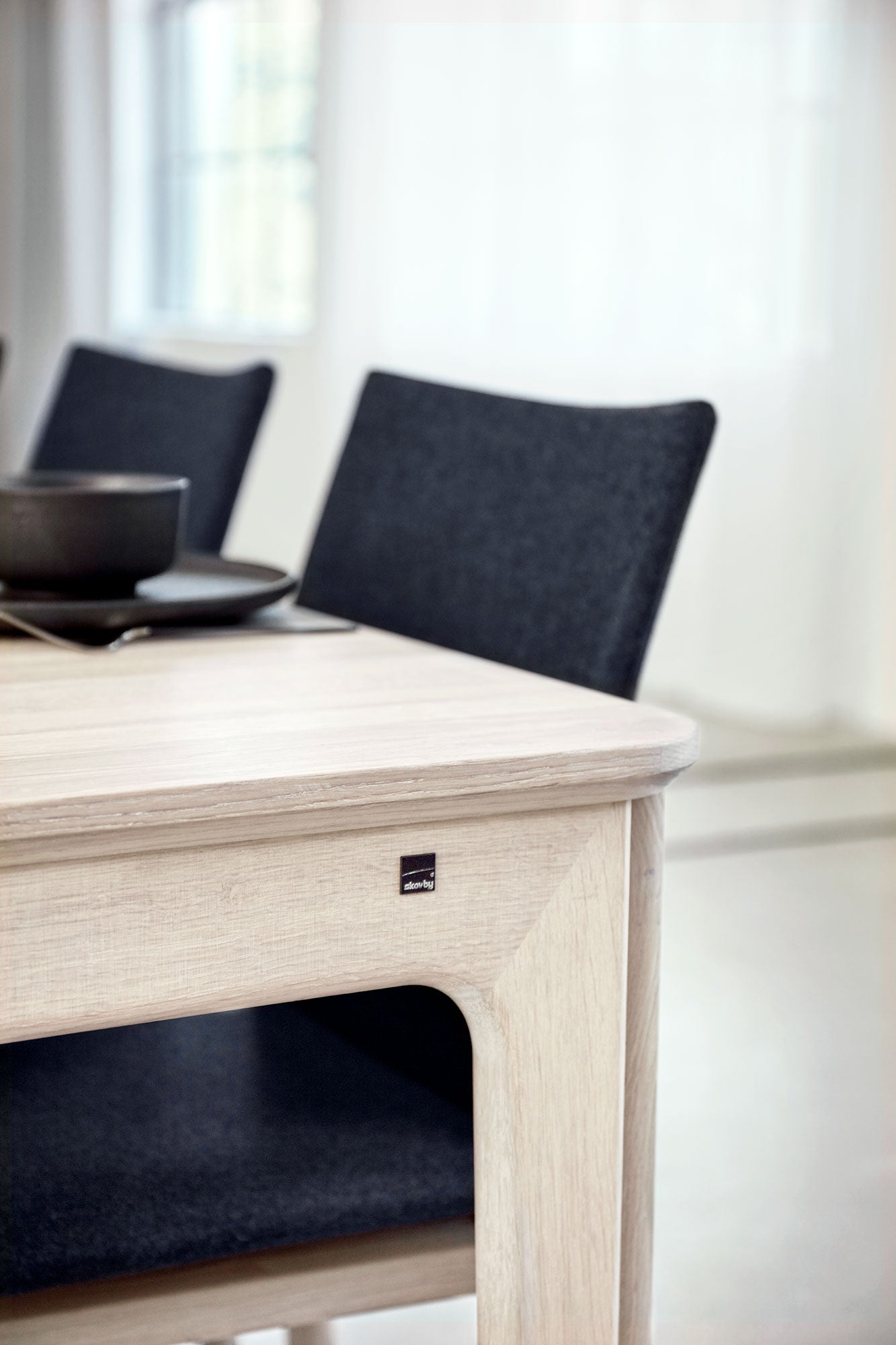 Sm27 Table Black Oak Lacquer