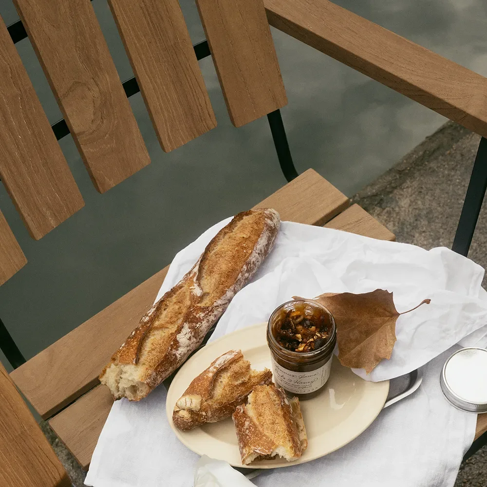 A2 Armchair Untreated Teak/Black frame