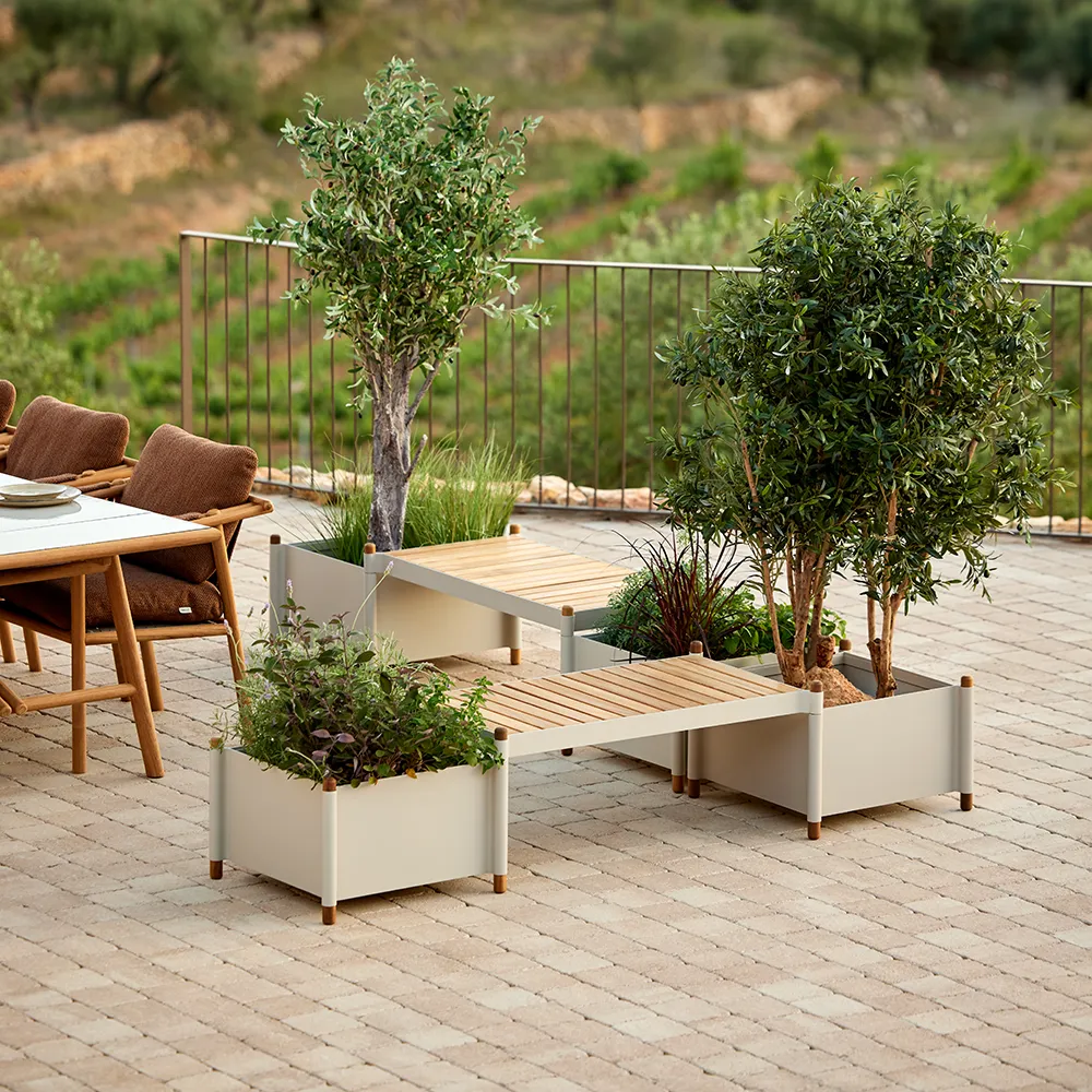 Sticks planter bench Teak/sand